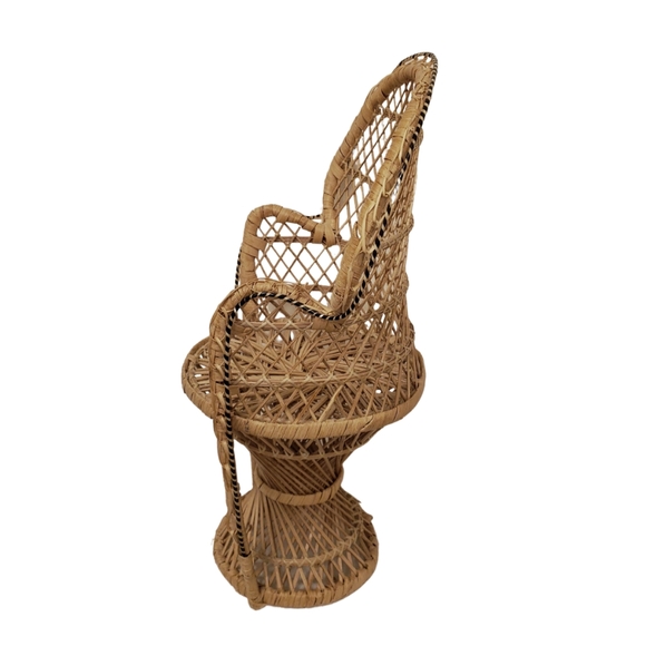 Vintage Bohemian Wicker Chair Plant Stand Home Decor - Picture 4 of 4